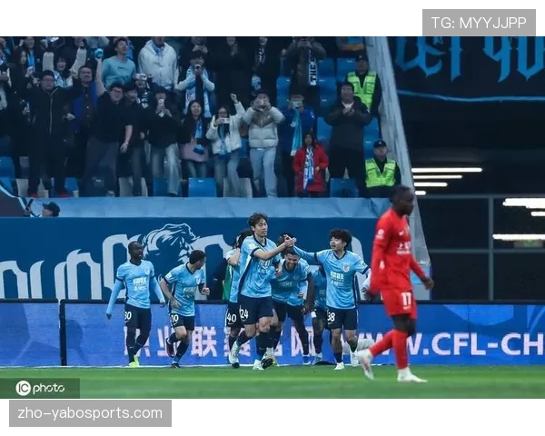 大连英博主场一球小胜 阿奇姆彭反击单刀制胜 大连英博主场一球小胜 阿奇姆彭反击单刀制胜